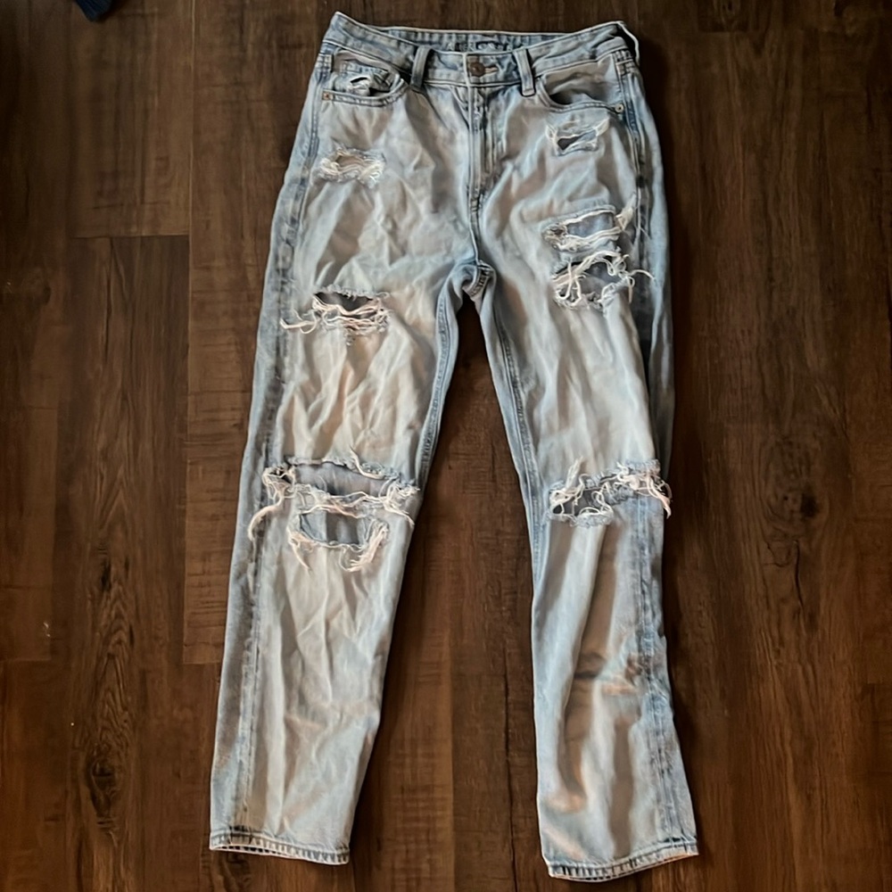 Women’s American Eagle Ripped Straight Mom Jean